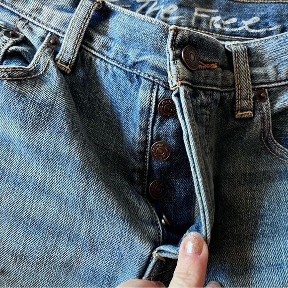 FREE PEOPLE REVOLVE Sofia Light Wash Distressed Denim Shorts size 28 - Picture 3 of 6